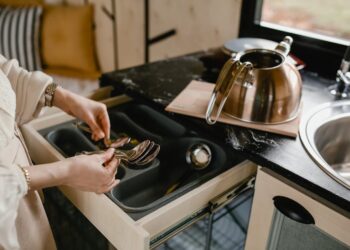 Cómo lograr cajones de cocina organizados en pocos pasos
