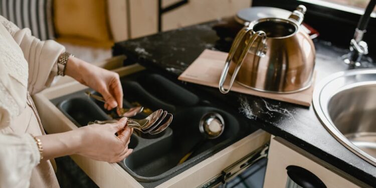 Cómo lograr cajones de cocina organizados en pocos pasos