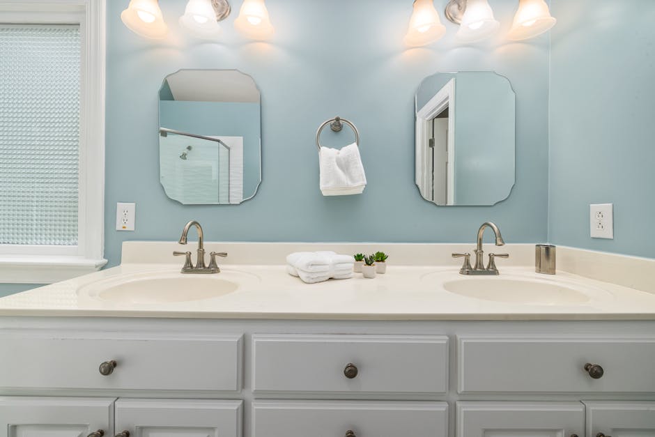cajones de baño organizados para un espacio funcional