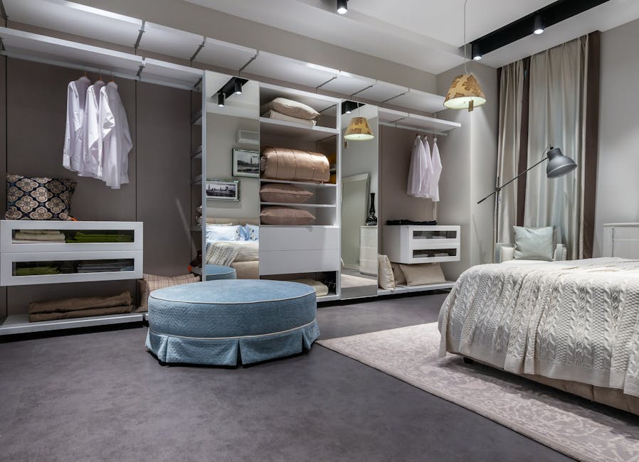 Soluciones de almacenamiento para dormitorios con estanterías modernas