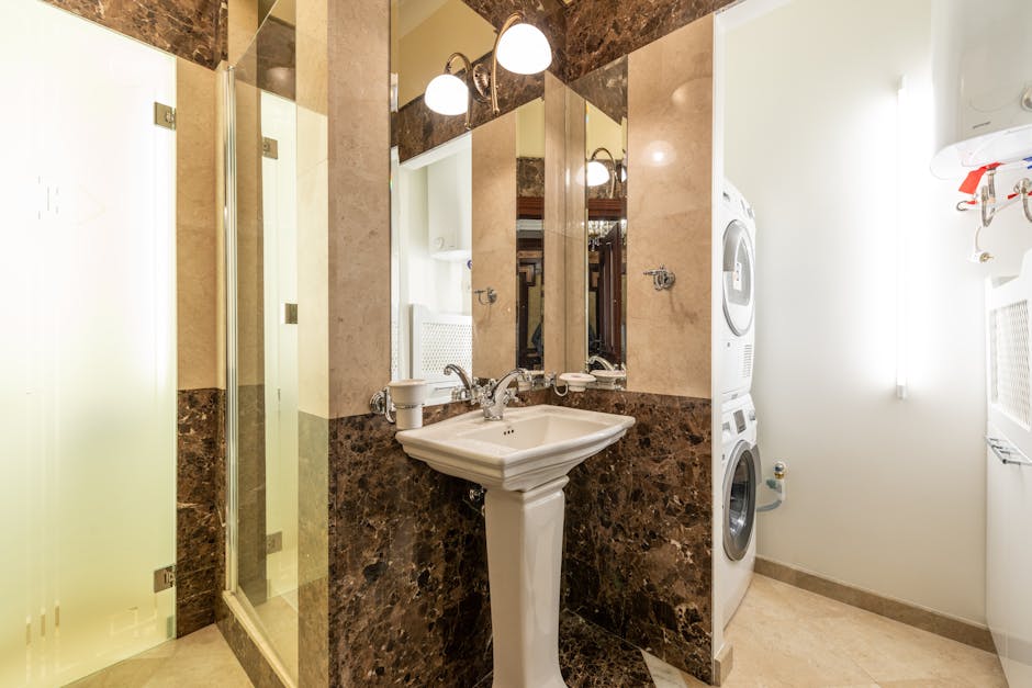 Soluciones prácticas para organizar un baño pequeño